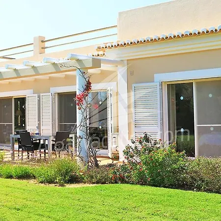 Villa Miguel Estombar